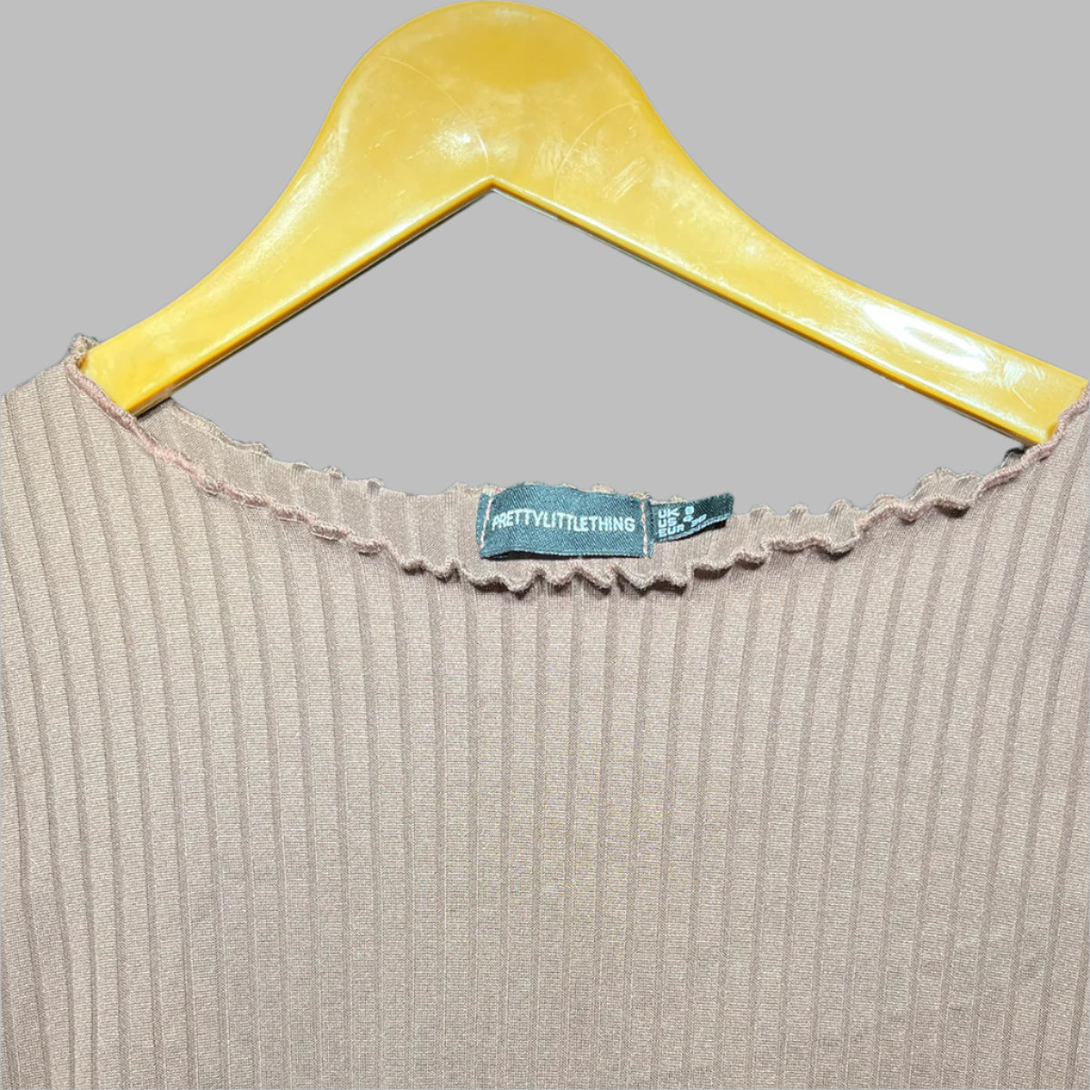 PrettyLittleThing Brown Ribbed Ruched Cropped Top β Trendy & Chic #146