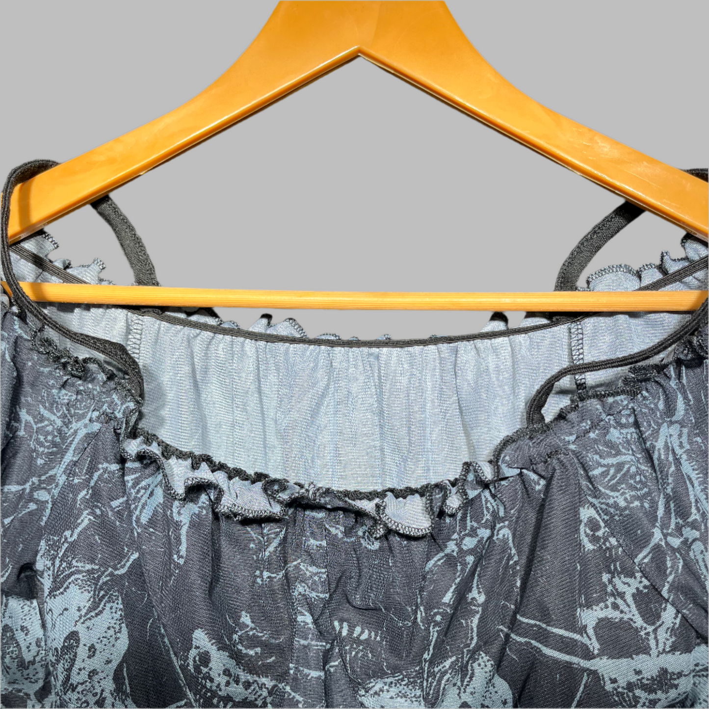 Pomve Gothic Mesh Print Crop Top β Black & Grey #157