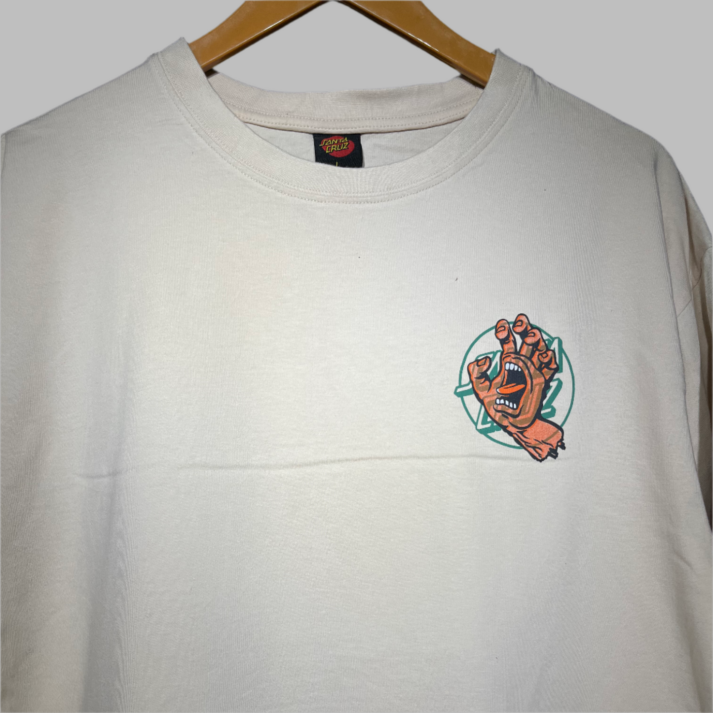Santa Cruz Men's Off-White Graphic Tee – Screaming Hand Chest Print
