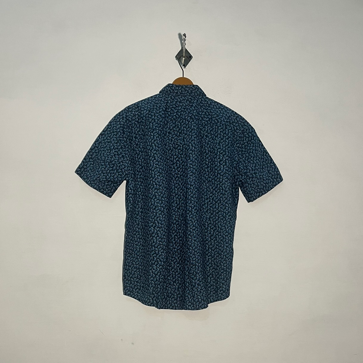 Boss Men's Dress Shirt Dark Blue & Blue Floral Preloved #3428