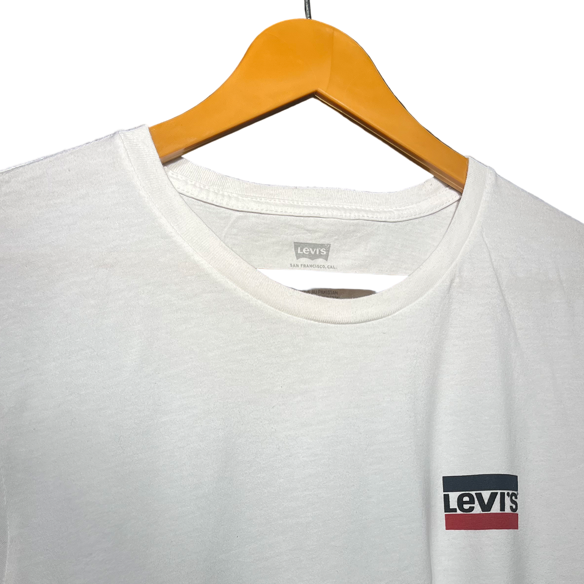 Levi's Men's Classic White T-Shirt #083