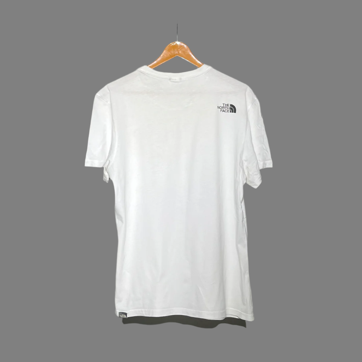 The North Face Men's Essential Logo T-Shirt – Classic & Versatile #079