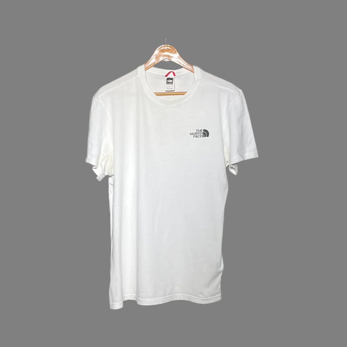 The North Face Men's Essential Logo T-Shirt – Classic & Versatile #079