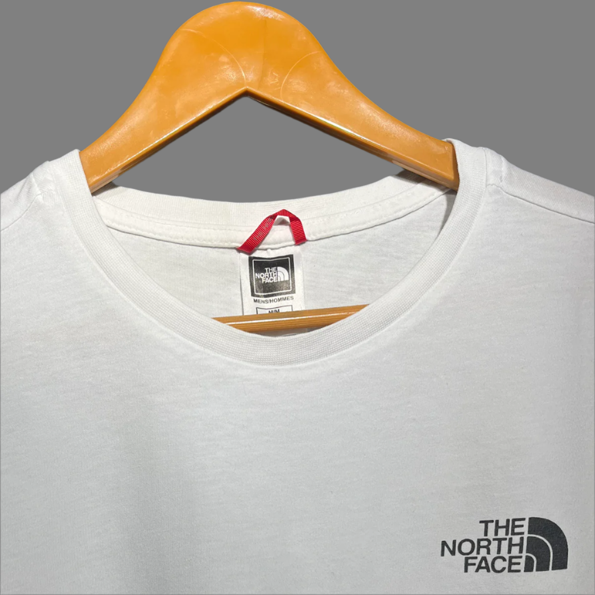The North Face Men's Essential Logo T-Shirt – Classic & Versatile #079