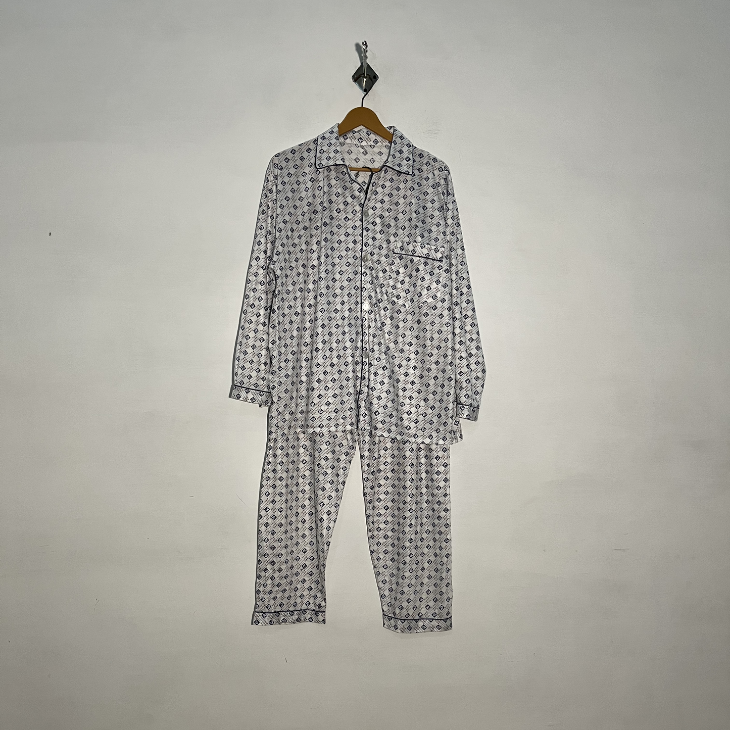 White Women's Comfortable Night Suit – Preloved #3218