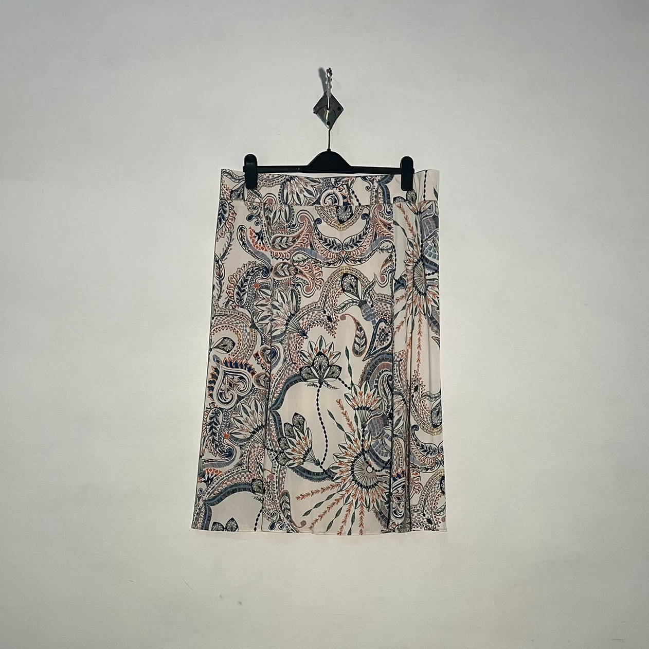 White Dark Blue & Orange Printed Ladies Skirt Preloved #3365