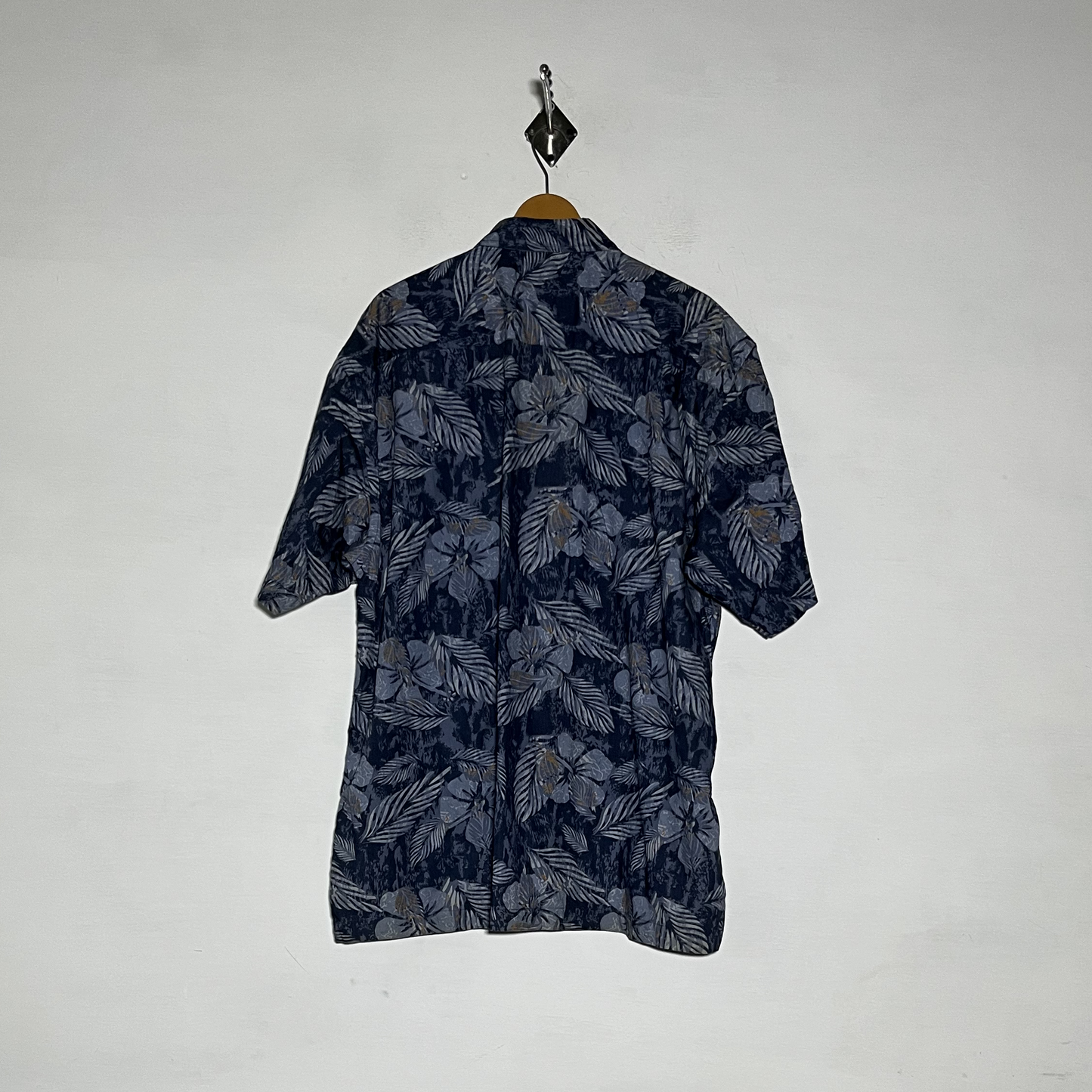 Armando Men Dress Shirt Preloved Dark Blue & White Floral #3460