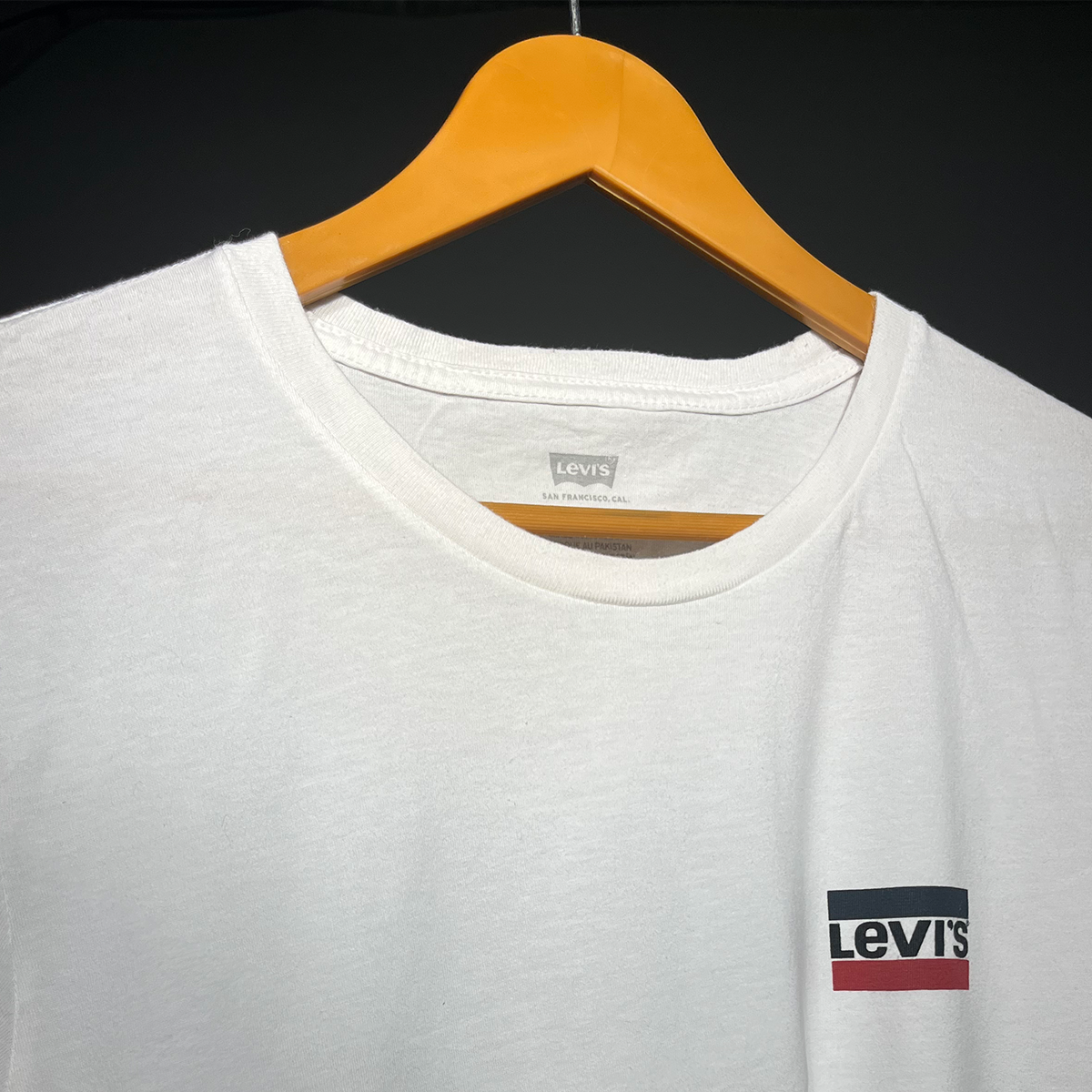 Levi's Men's Classic White T-Shirt #083